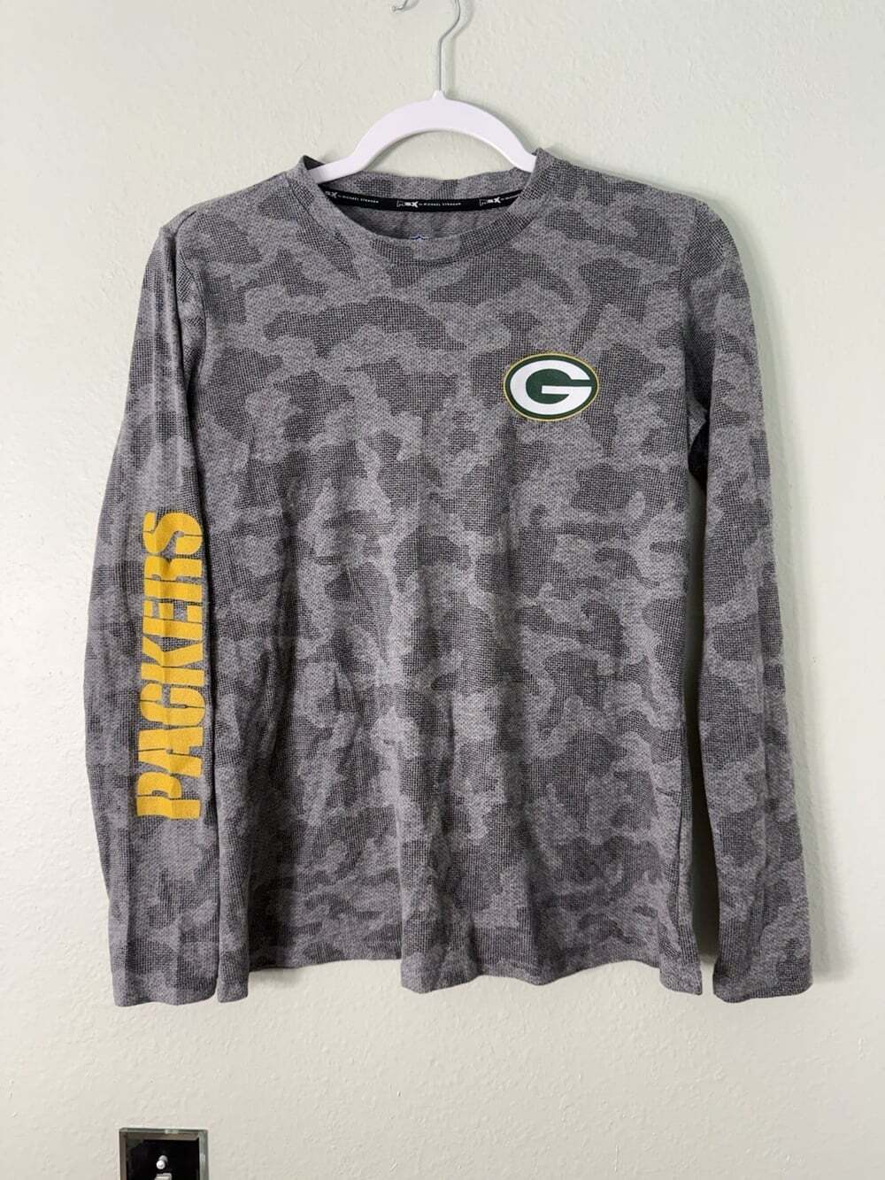 Green Bay Packers Camo Long Sleeve Shirt - Women’s Size Small Grey